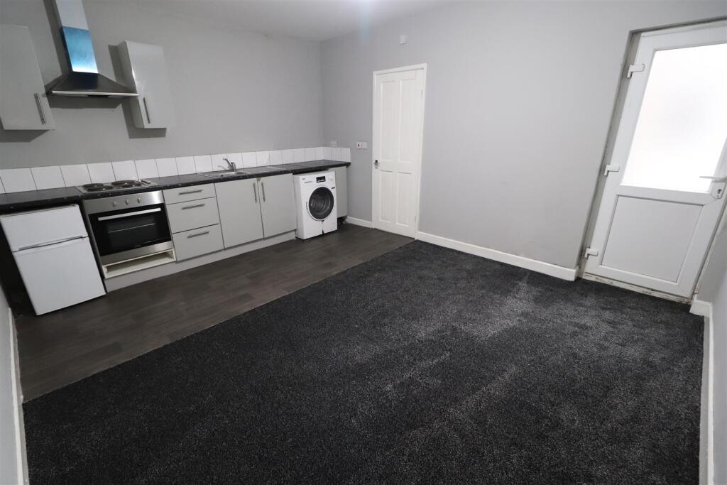 4 bed Studio for rent in Coventry. From Prominence Estates - Coventry 4 bed Studio for rent in Coventry. From Prominence Estates - Coventry