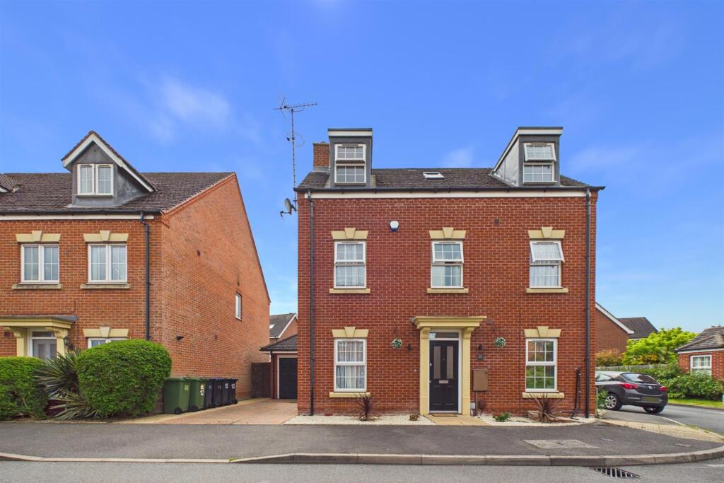 4 bed Detached for rent in Warwick. From Prominence Estates - Coventry