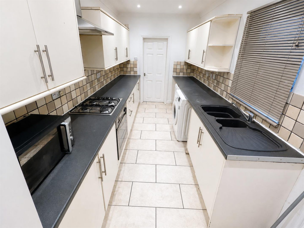 4 bed Mid Terraced House for rent in Coventry. From Prominence Estates - Coventry 4 bed Mid Terraced House for rent in Coventry. From Prominence Estates - Coventry