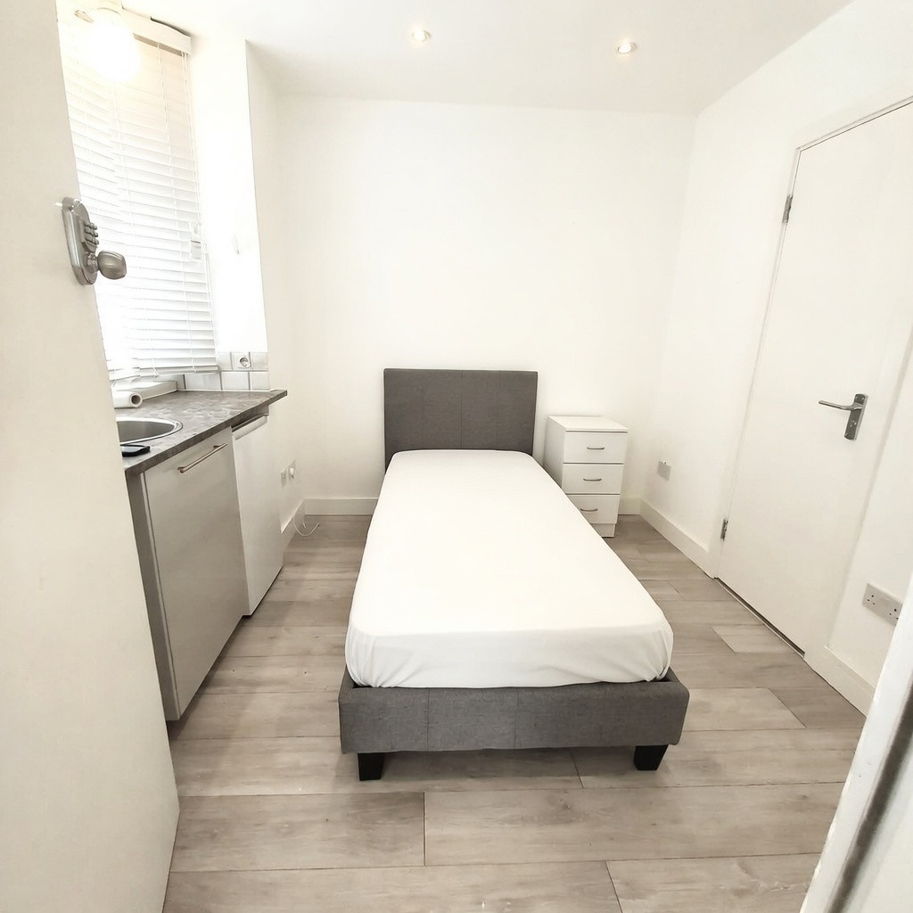 1 bed HMO for rent in Egham. From Memento Estate