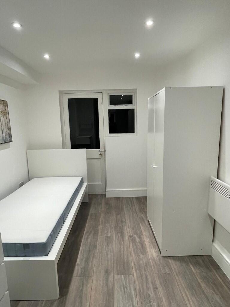 1 bed HMO for rent in Hitchambury. From Memento Estate