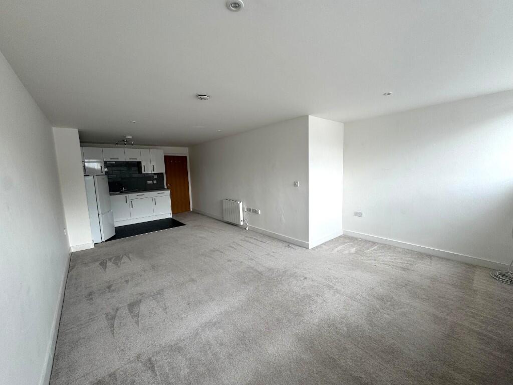 1 bed 1st Floor Flat for rent in Addlestone. From Memento Estate
