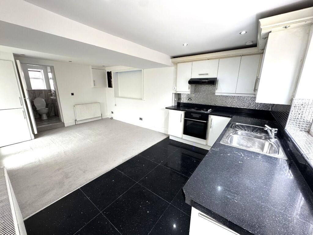 4 bed Studio for rent in London. From Memento Estate