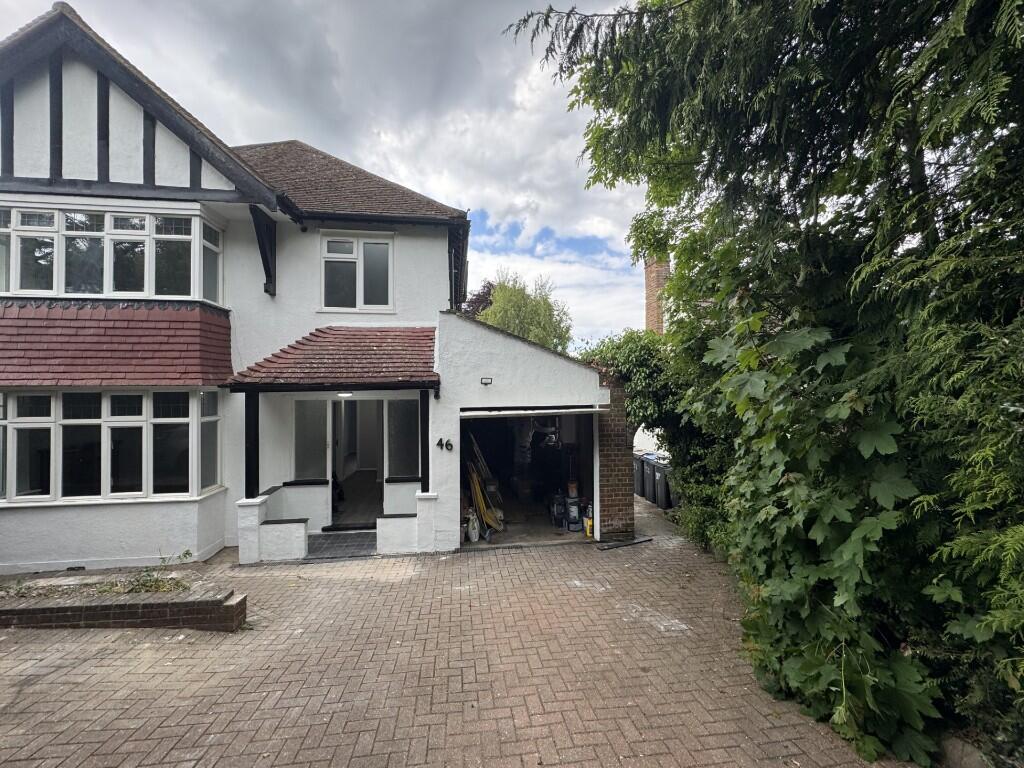 4 bed Semi Detached for rent in Purley. From Memento Estate 4 bed Semi Detached for rent in Purley. From Memento Estate