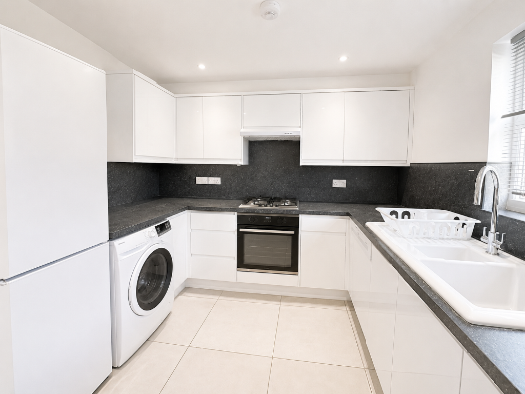 1 bed 1st Floor Flat for rent in London. From Memento Estate