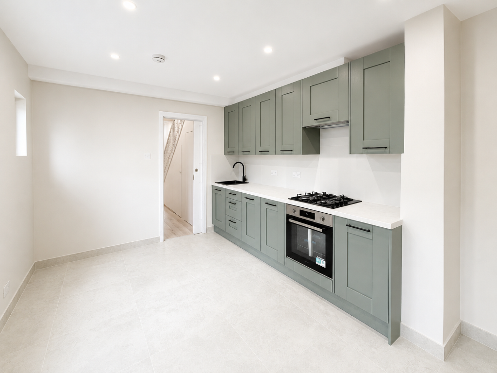 4 bed Mid Terraced House for rent in Penge. From Memento Estate