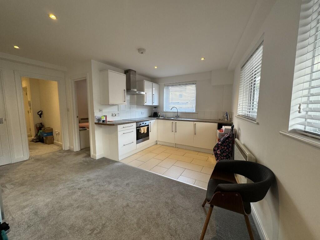 1 bed 1st Floor Flat for rent in Addlestone. From Memento Estate