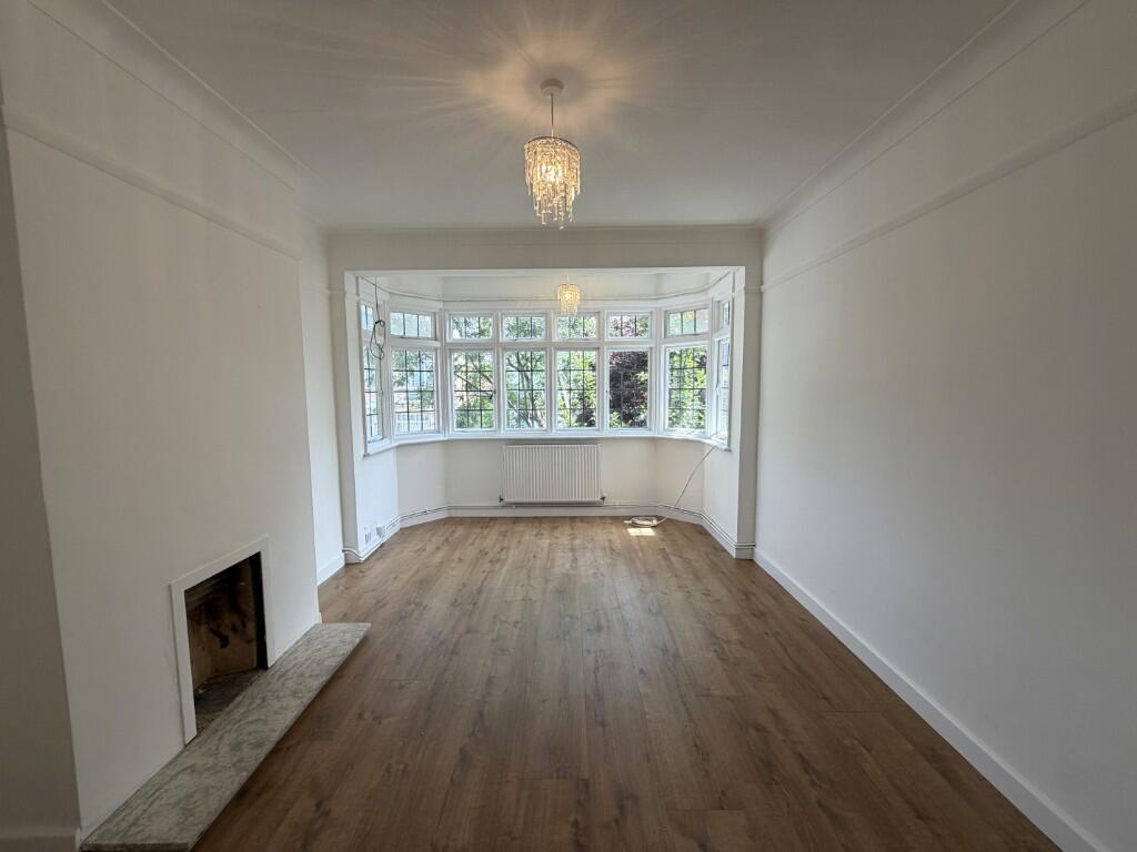 2 bed 1st Floor Flat for rent in London. From Memento Estate