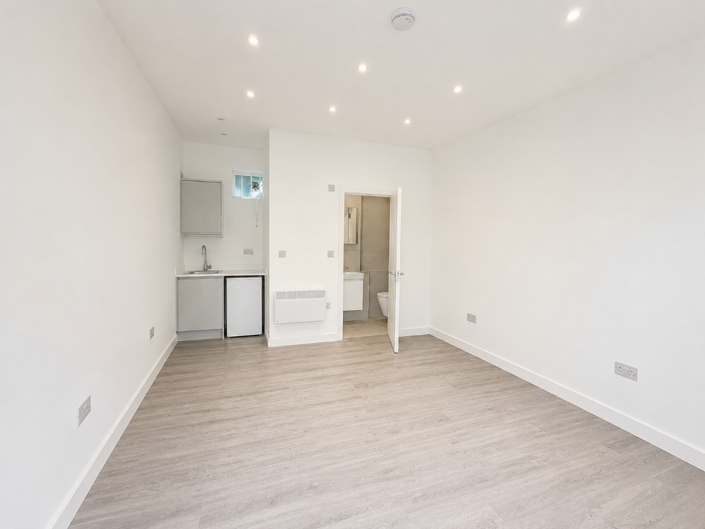 4 bed Studio for rent in Hampstead. From Memento Estate