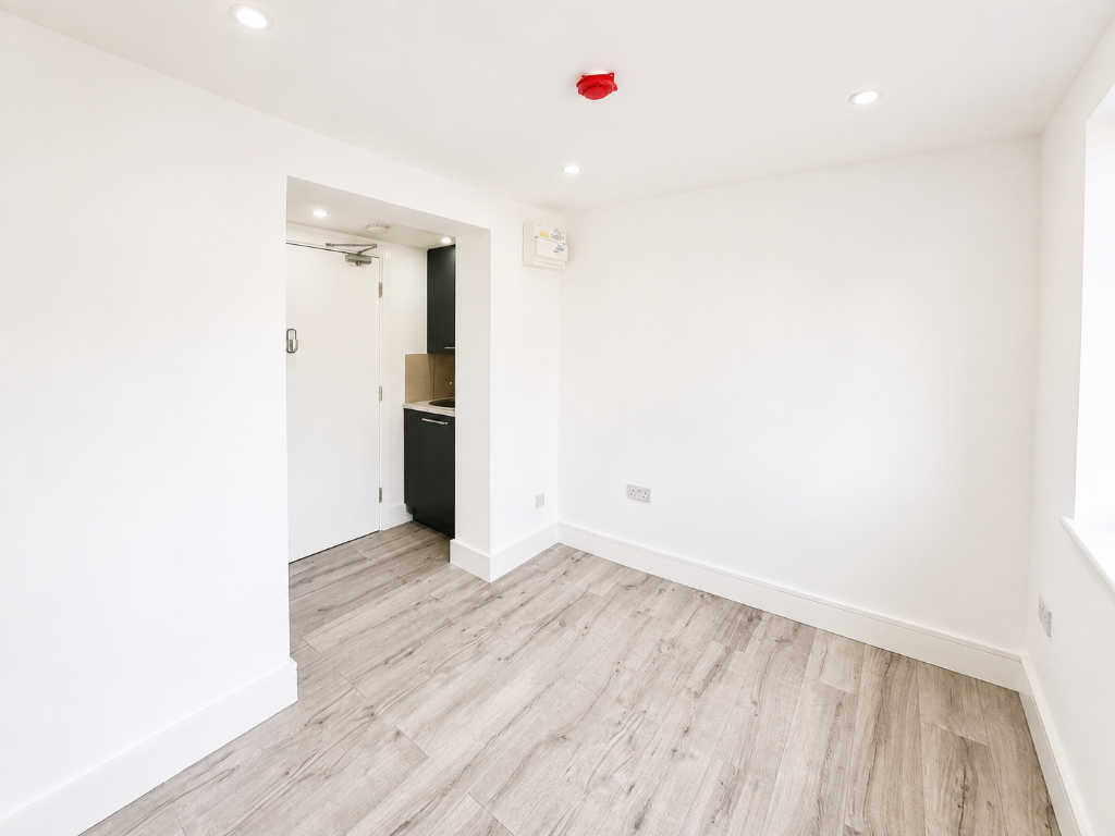 1 bed HMO for rent in Oakley Green. From Memento Estate
