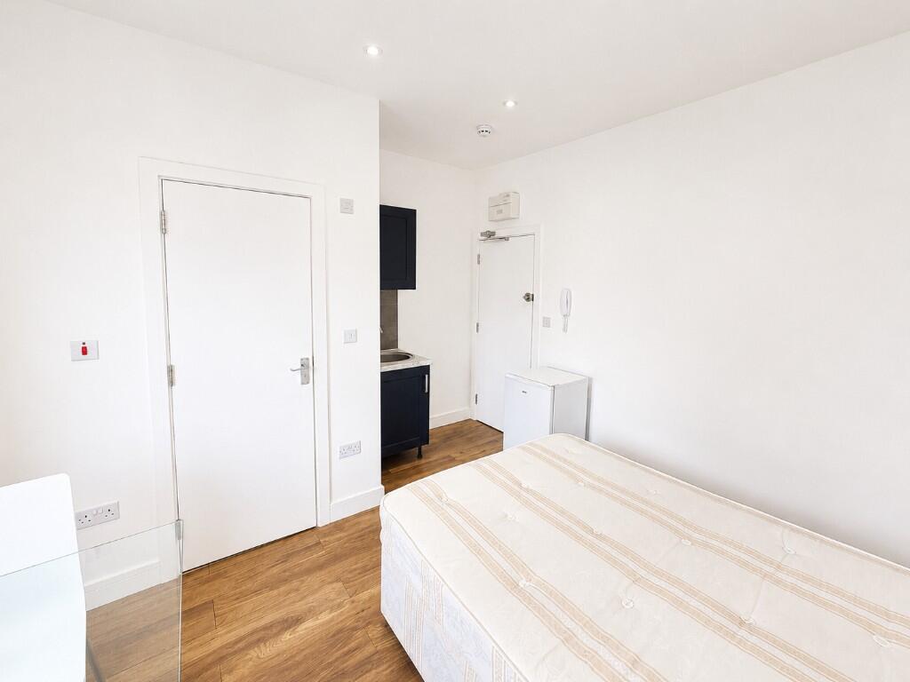 4 bed HMO for rent in Potters Bar. From Memento Estate