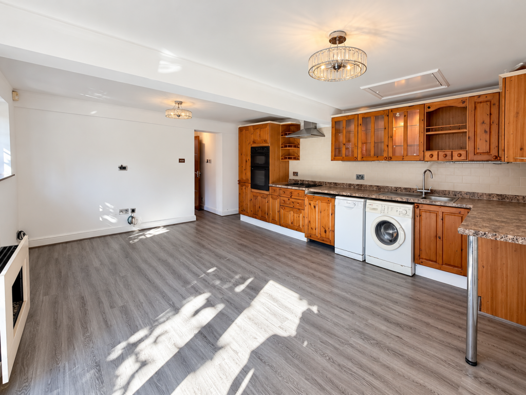 2 bed House (unspecified) for rent in Hoddesdon. From Memento Estate