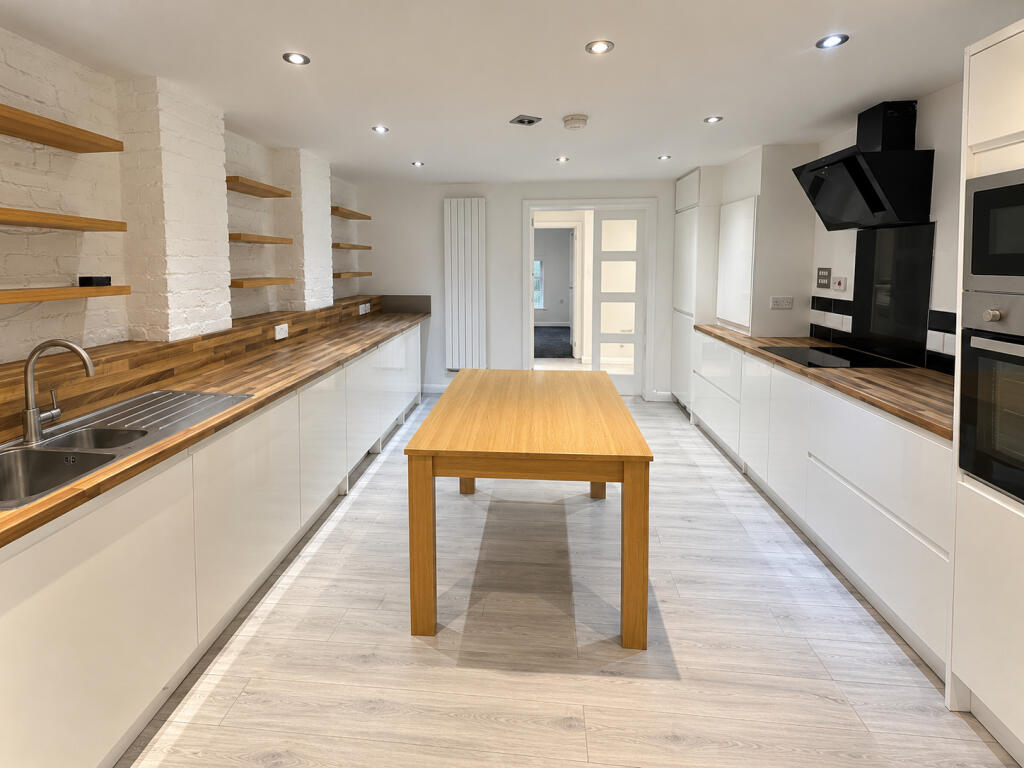 2 bed 1st Floor Flat for rent in London. From Memento Estate