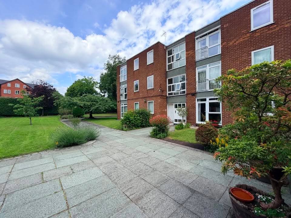 2 bed 1st Floor Flat for rent in Gatley. From Abode Letting Agents