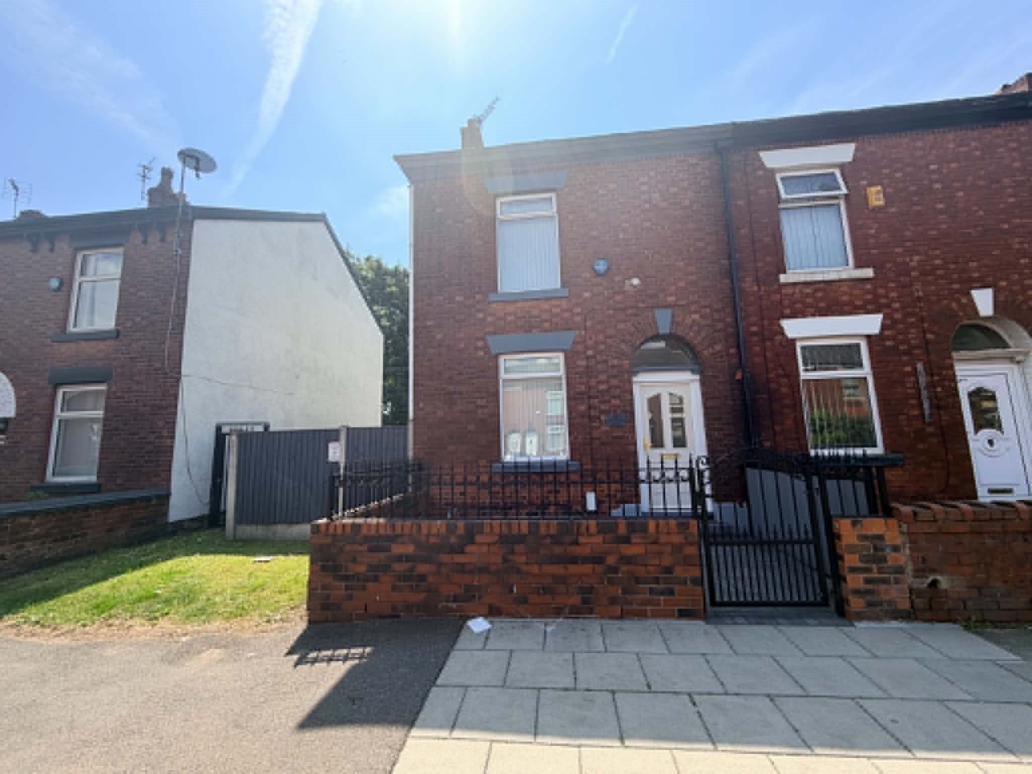 2 bed Mid Terraced House for rent in Denton. From Abode Letting Agents 2 bed Mid Terraced House for rent in Denton. From Abode Letting Agents