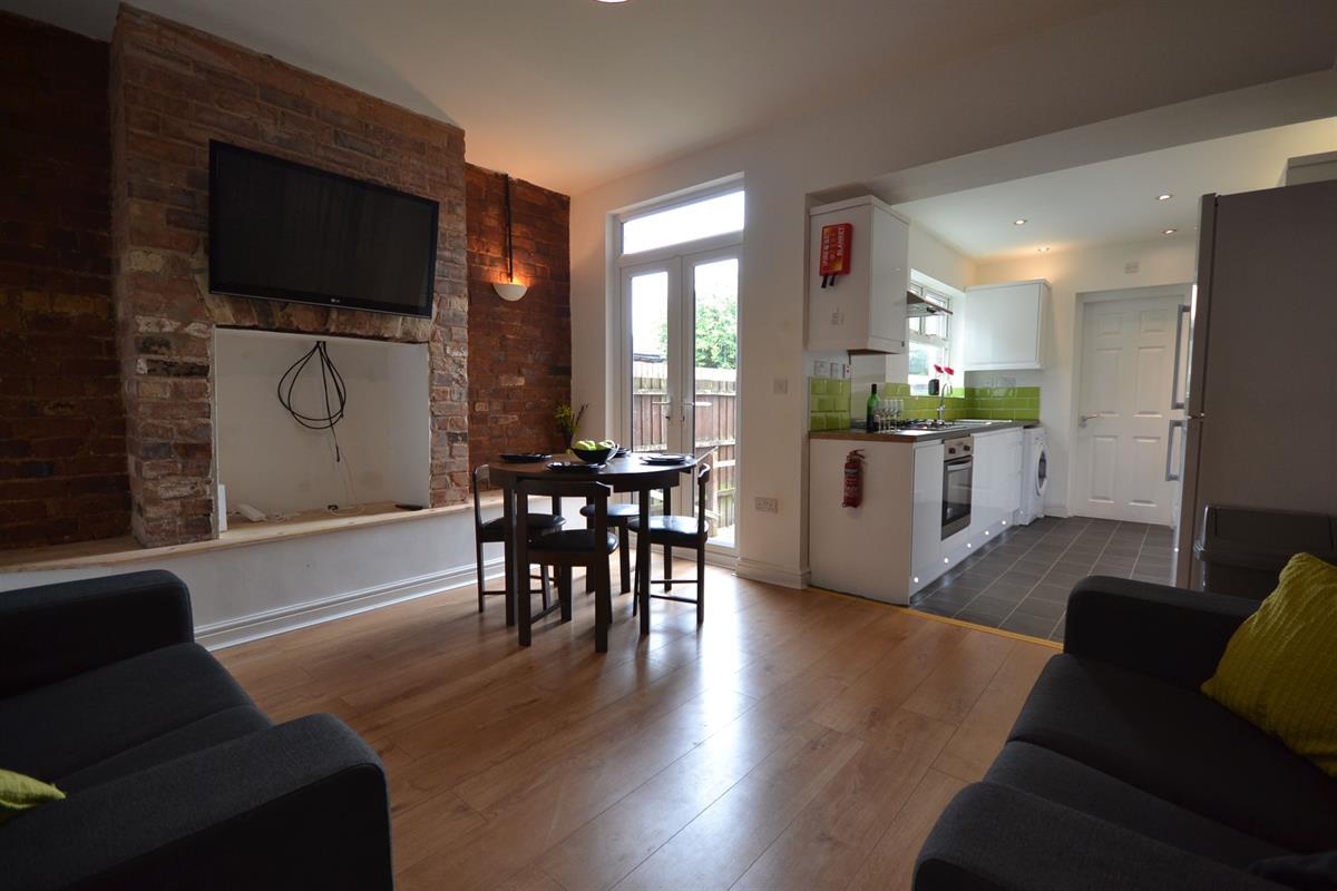 4 bed Mid Terraced House for rent in Nottingham. From Sgp - Nottingham