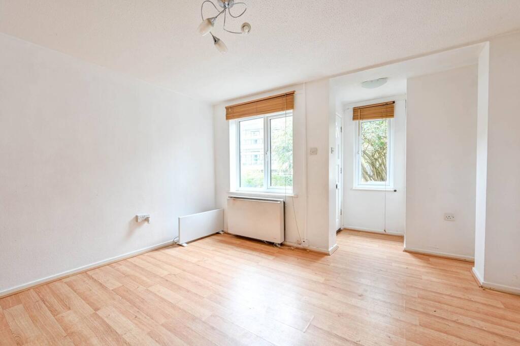 1 bed Detached for rent in Woking. From Foxtons - Woking