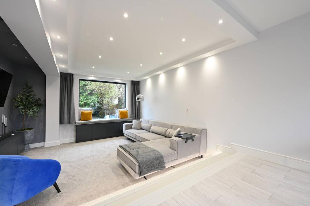 4 bed Detached for rent in Chertsey. From Foxtons - Woking