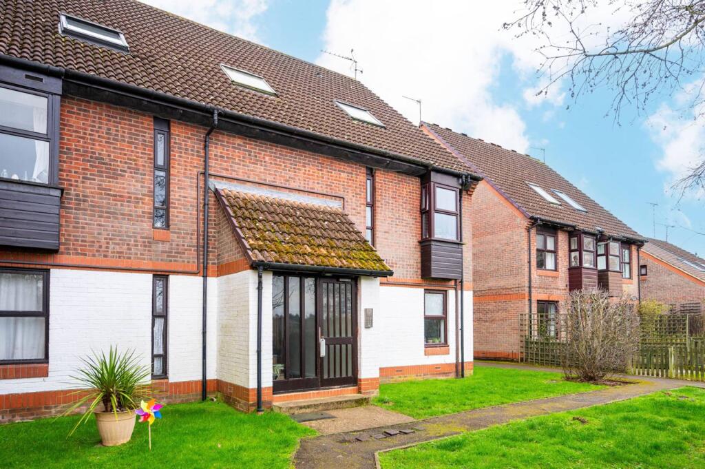 1 bed 1st Floor Flat for rent in Woking. From Foxtons - Woking