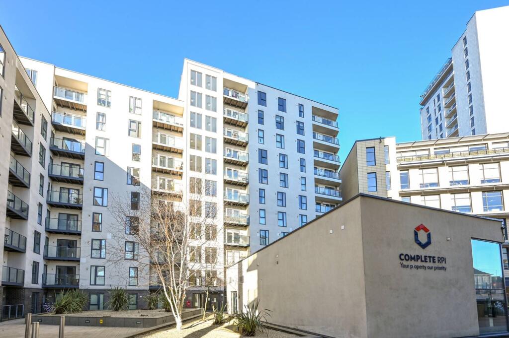 1 bed 1st Floor Flat for rent in Pyrford. From Foxtons - Woking