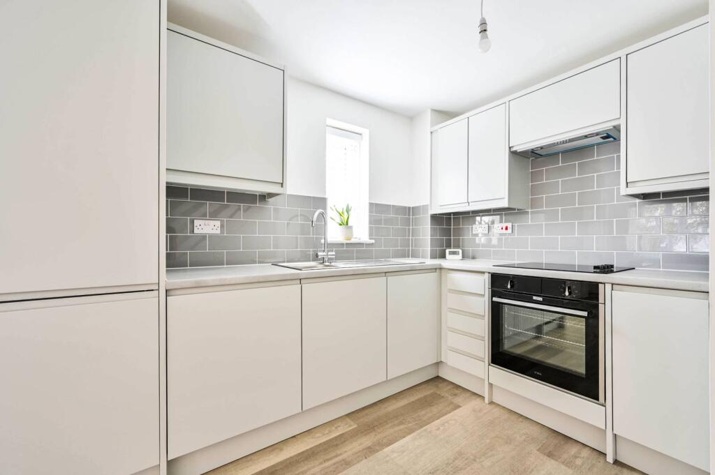 1 bed End of Terrace for rent in Pyle Hill. From Foxtons - Woking