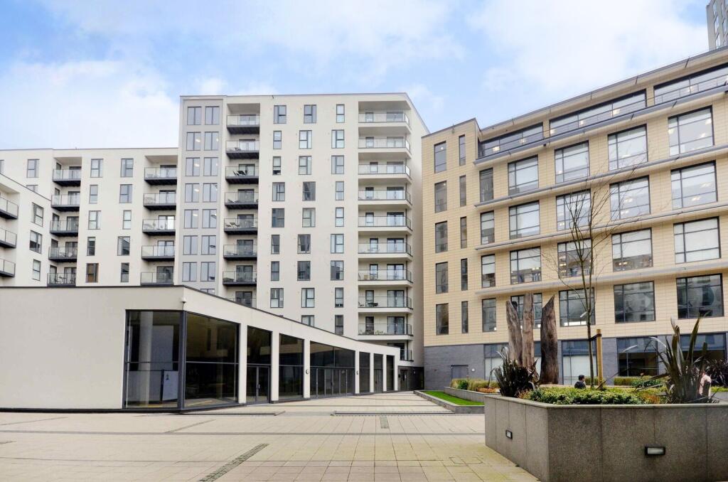 2 bed 1st Floor Flat for rent in Woking. From Foxtons - Woking