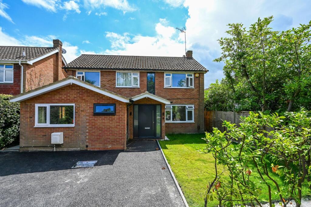 4 bed Detached for rent in Chertsey. From Foxtons - Woking