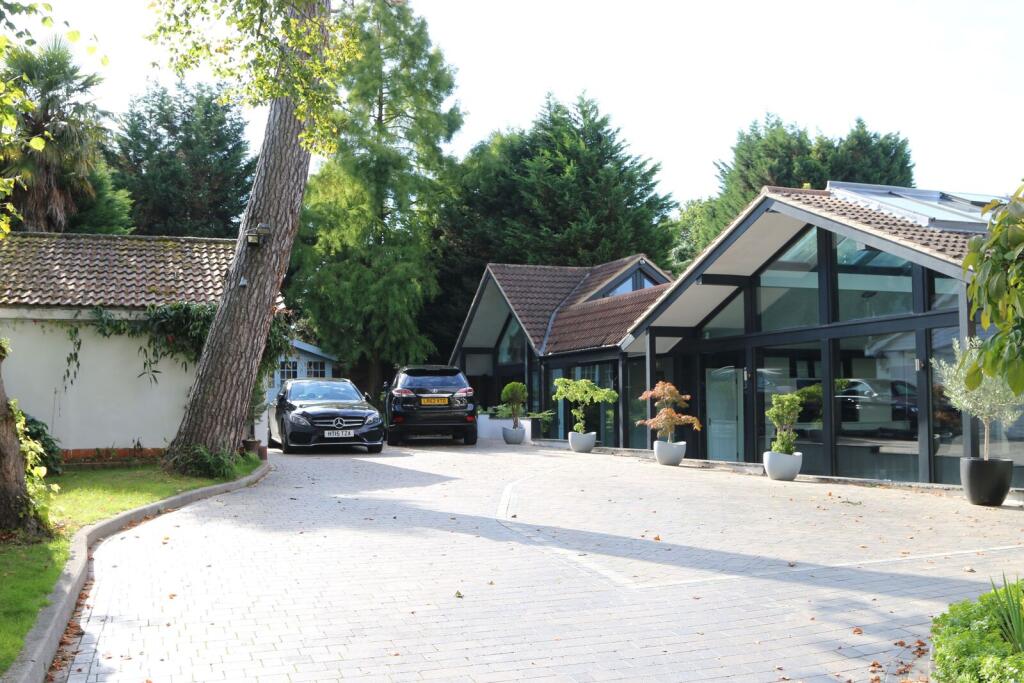 6 bed Detached for rent in Stoke D'Abernon. From Foxtons - Woking