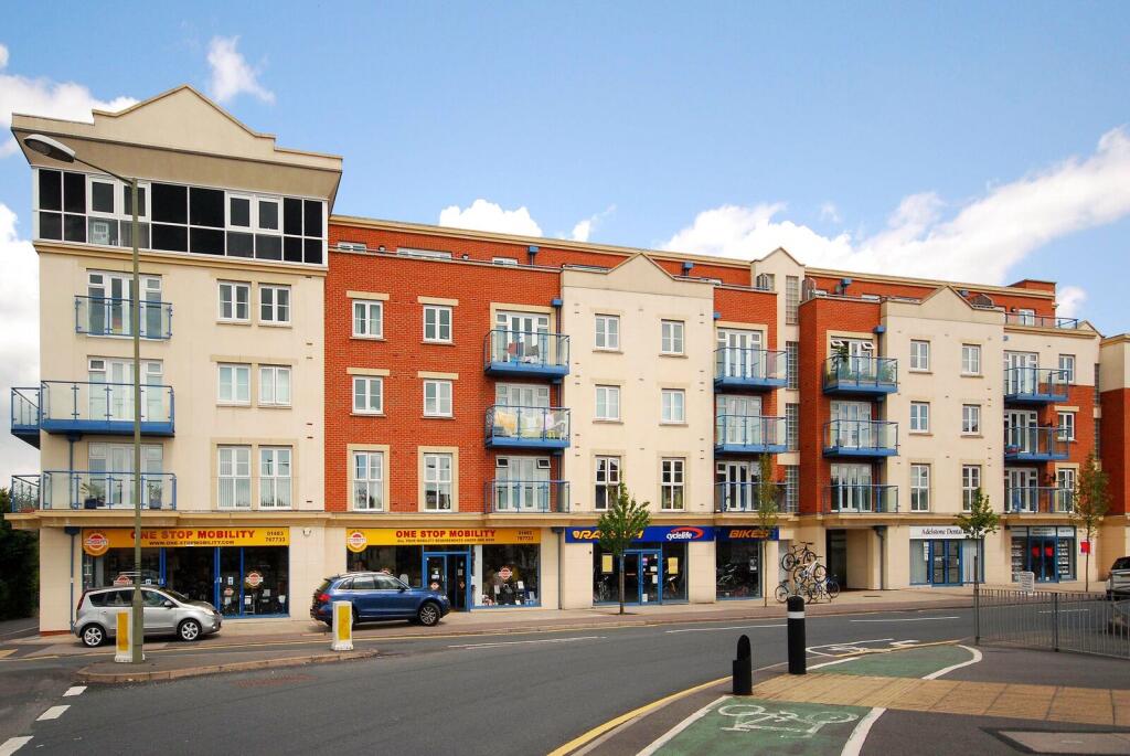 2 bed 1st Floor Flat for rent in Woking. From Foxtons - Woking