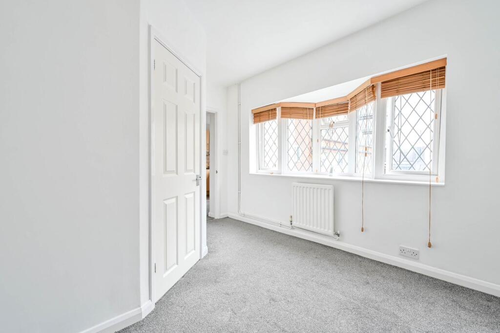 1 bed 1st Floor Flat for rent in West Byfleet. From Foxtons - Woking