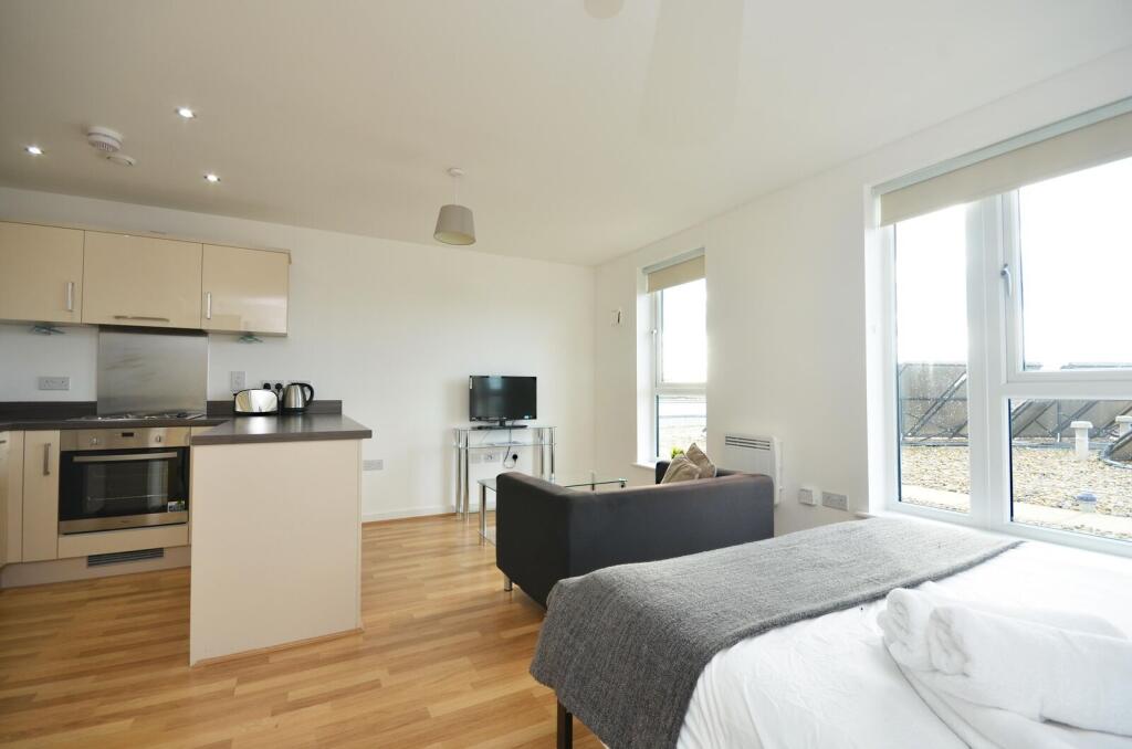 4 bed Studio for rent in Woking. From Foxtons - Woking