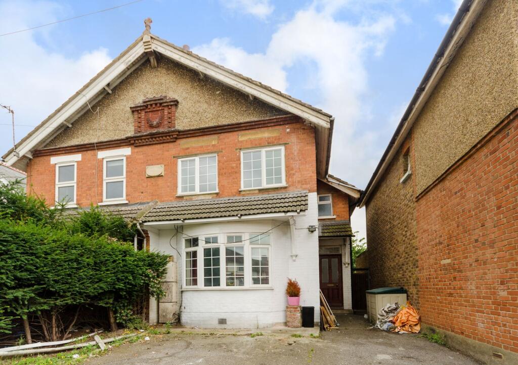 2 bed Annexe for rent in Woking. From Foxtons - Woking