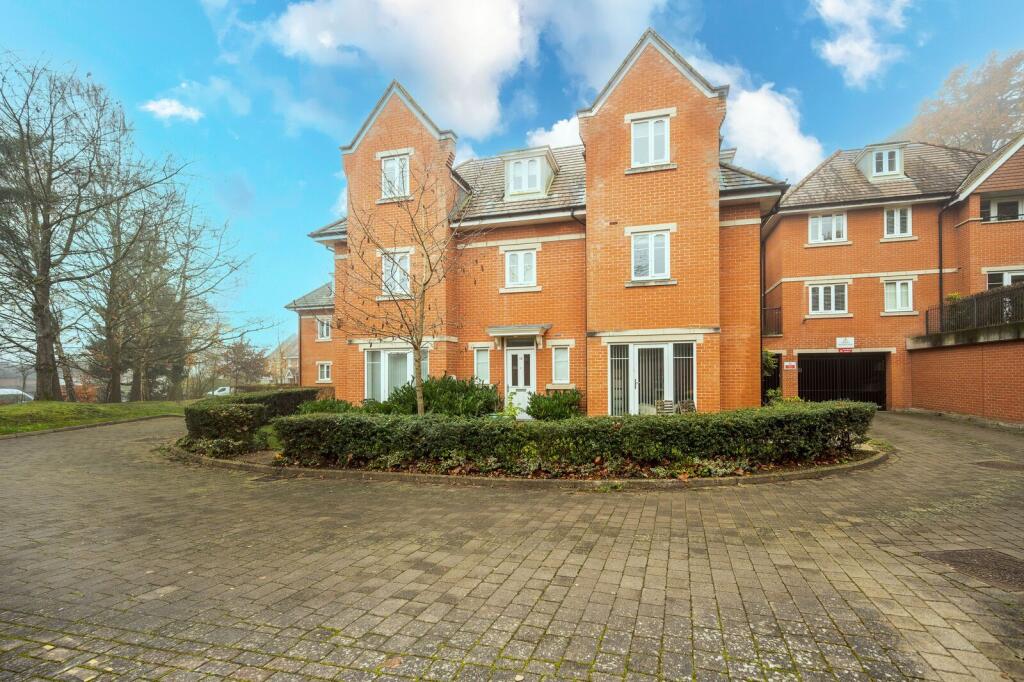 2 bed 1st Floor Flat for rent in Pyrford. From Foxtons - Woking