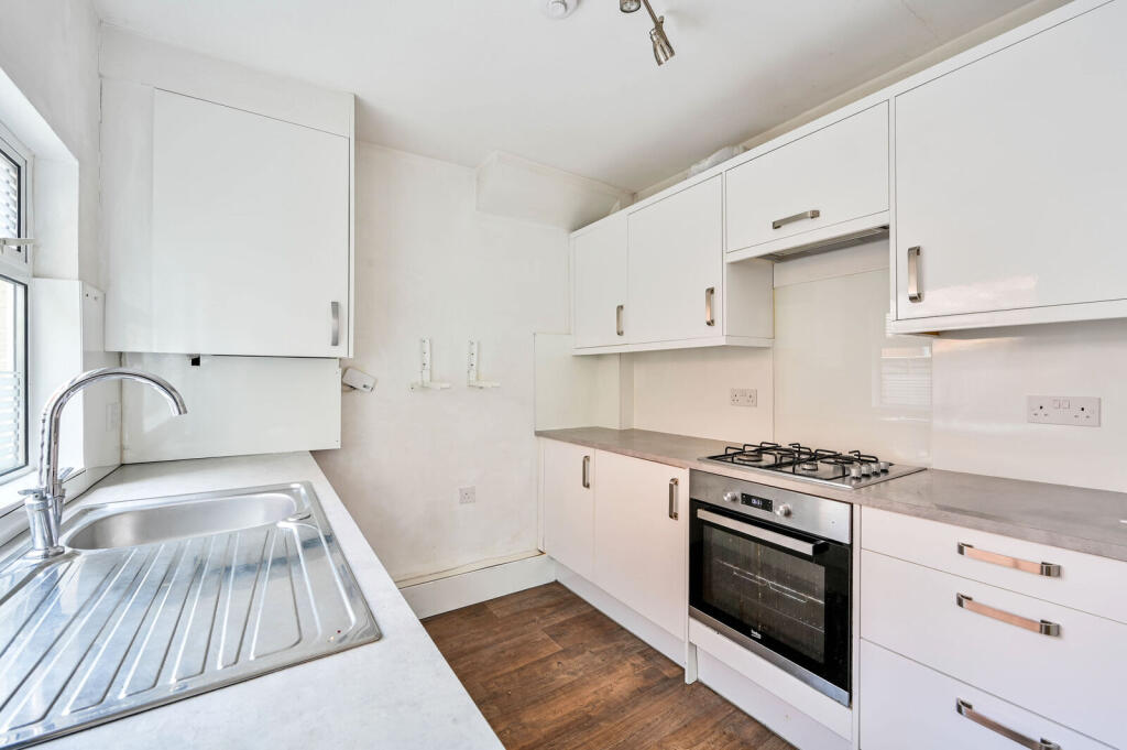 2 bed Mid Terraced House for rent in Woking. From Foxtons - Woking