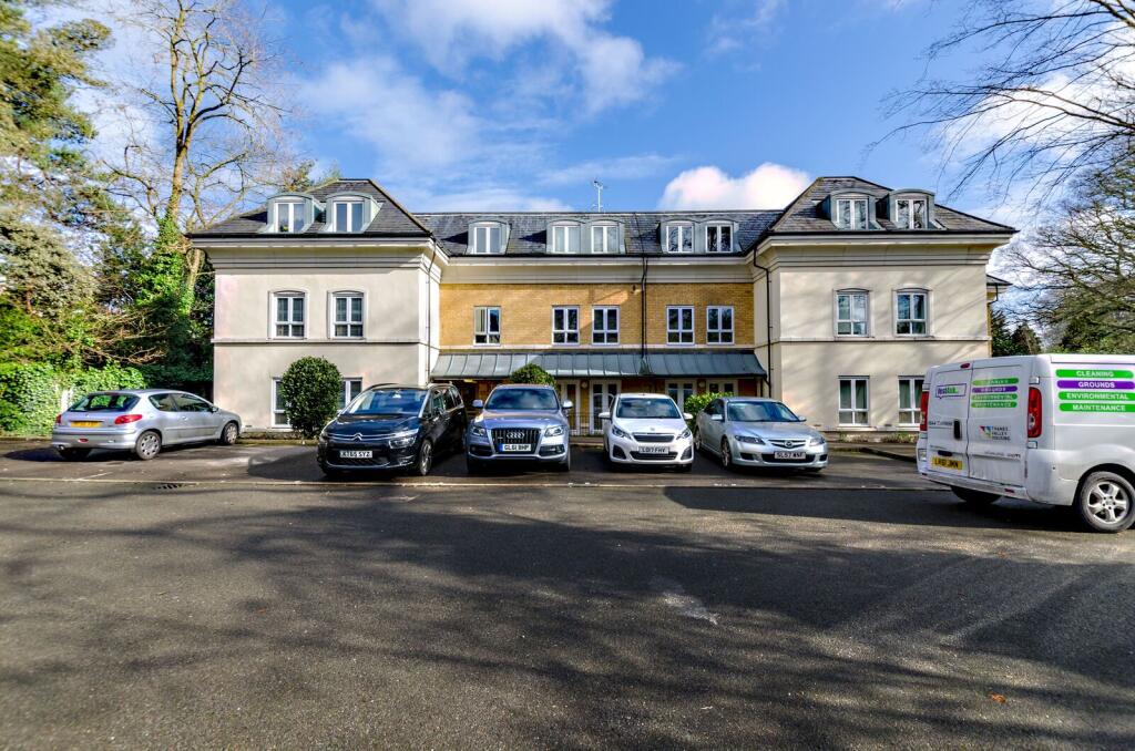1 bed 1st Floor Flat for rent in Pyrford. From Foxtons - Woking