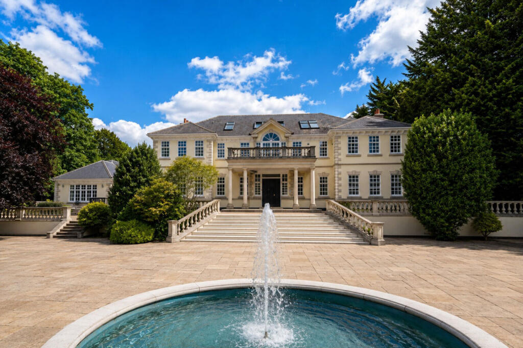 6 bed Detached for rent in Ascot. From Foxtons - Woking 6 bed Detached for rent in Ascot. From Foxtons - Woking