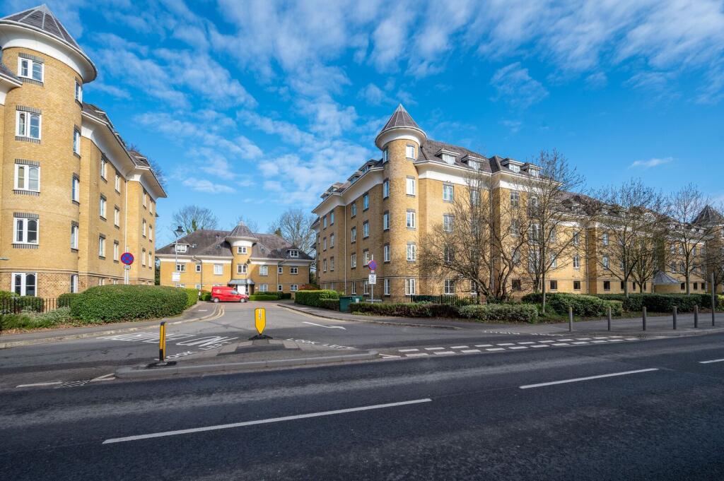 2 bed 1st Floor Flat for rent in Woking. From Foxtons - Woking