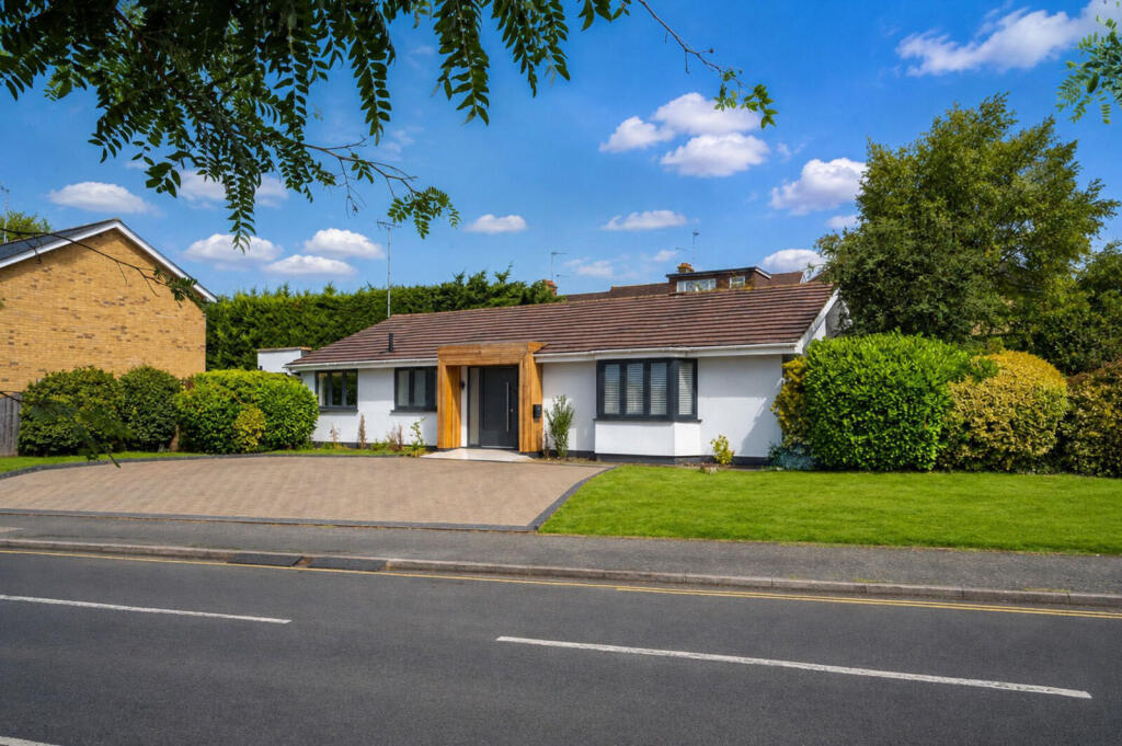 3 bed Bungalow for rent in Stoke D'Abernon. From Foxtons - Woking