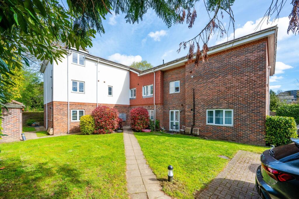 2 bed 1st Floor Flat for rent in Woking. From Foxtons - Woking