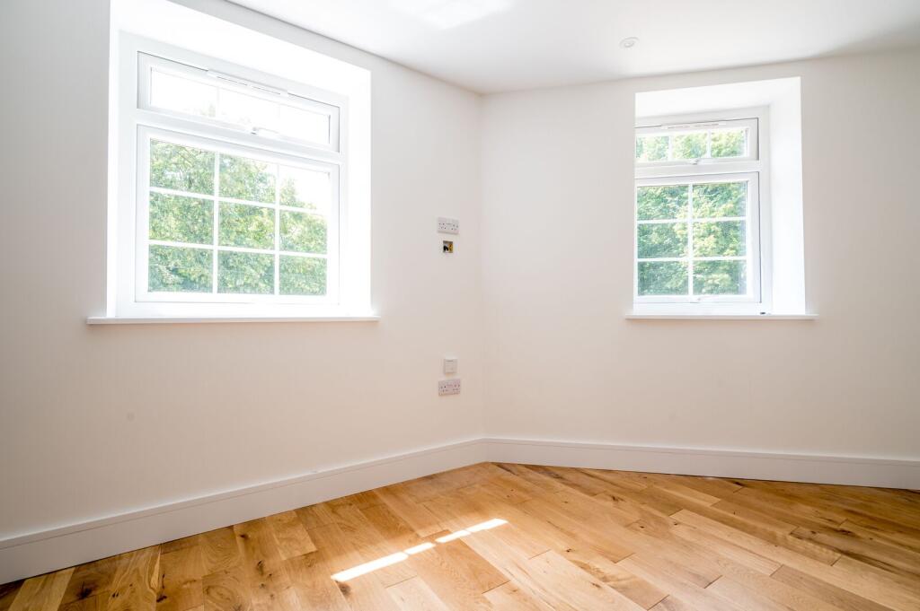 2 bed 1st Floor Flat for rent in Woking. From Foxtons - Woking