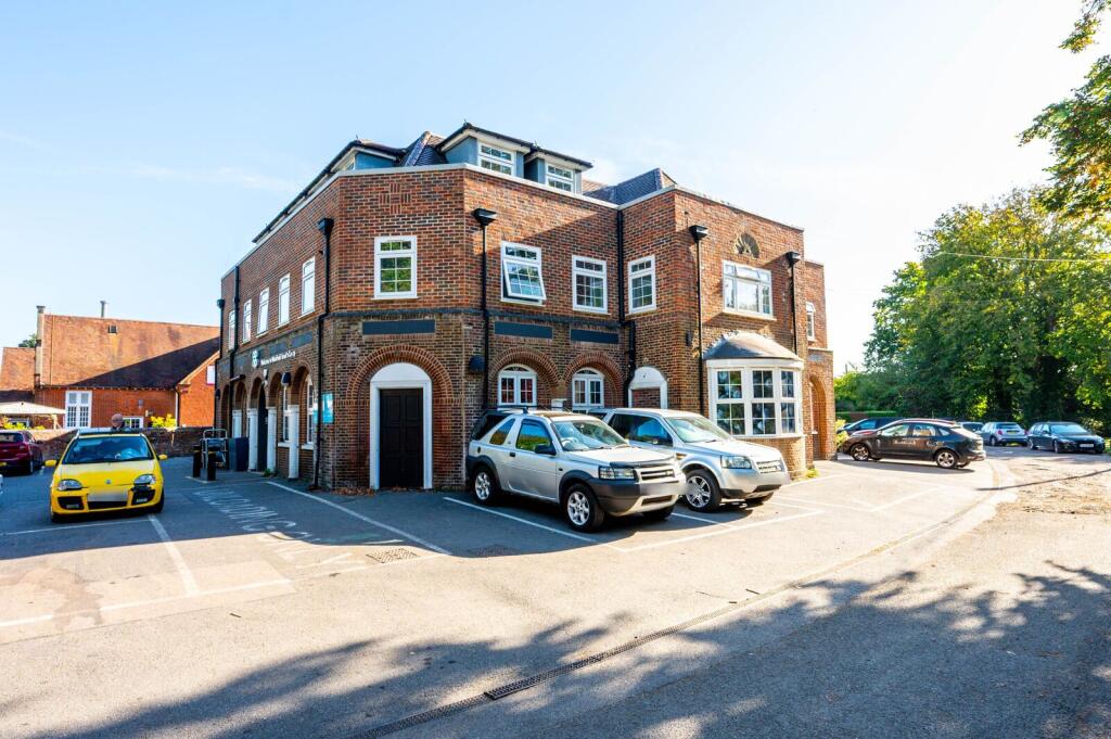 2 bed 1st Floor Flat for rent in Woking. From Foxtons - Woking