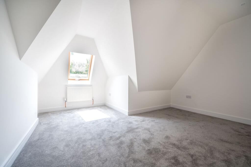 2 bed 1st Floor Flat for rent in Woking. From Foxtons - Woking