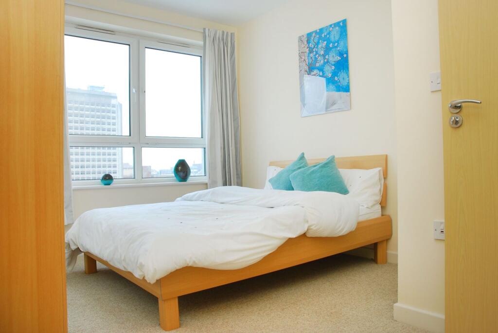 2 bed 1st Floor Flat for rent in Woking. From Foxtons - Woking