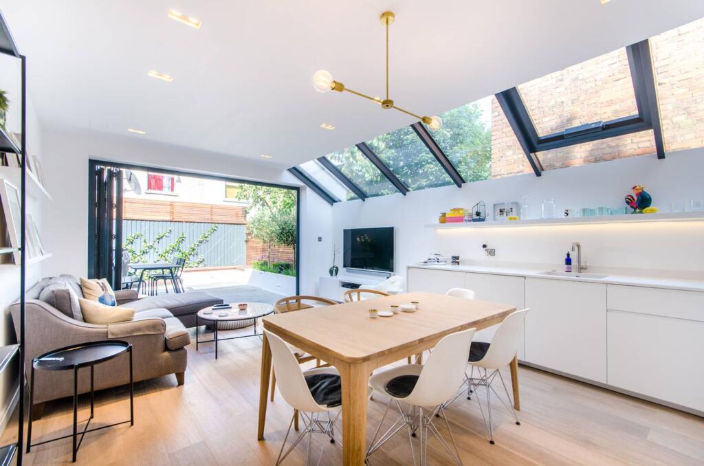 2 bed 1st Floor Flat for rent in London. From Foxtons - Willesden Green