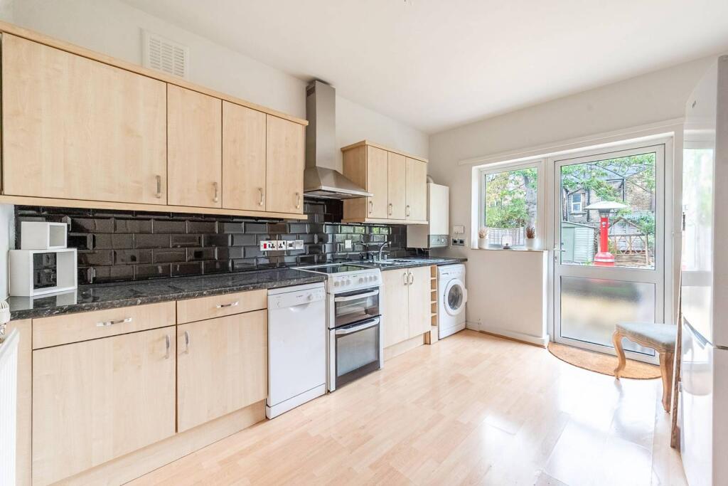 1 bed 1st Floor Flat for rent in London. From Foxtons - Willesden Green