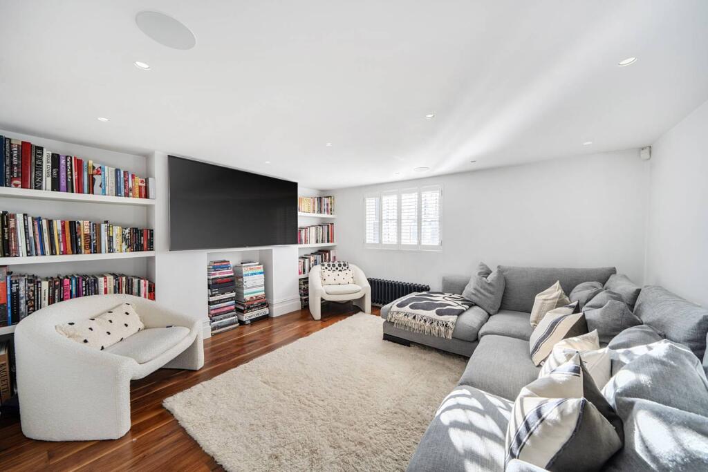 4 bed Detached for rent in London. From Foxtons - Willesden Green