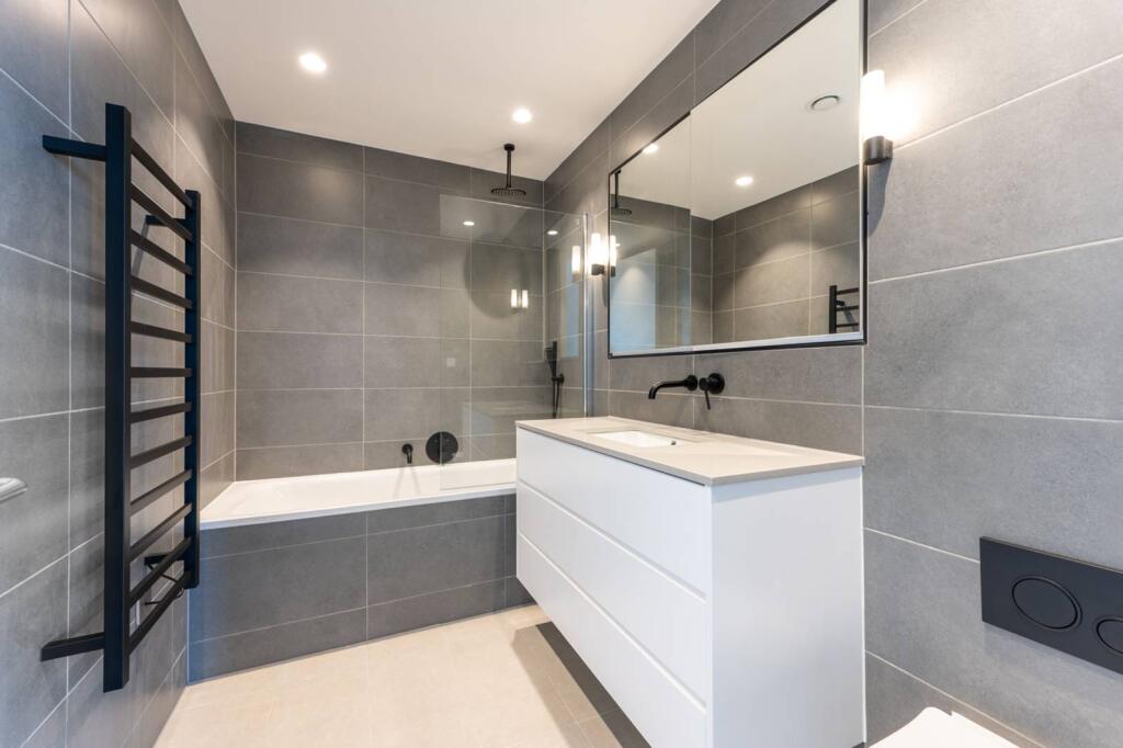 2 bed 1st Floor Flat for rent in London. From Foxtons - Willesden Green