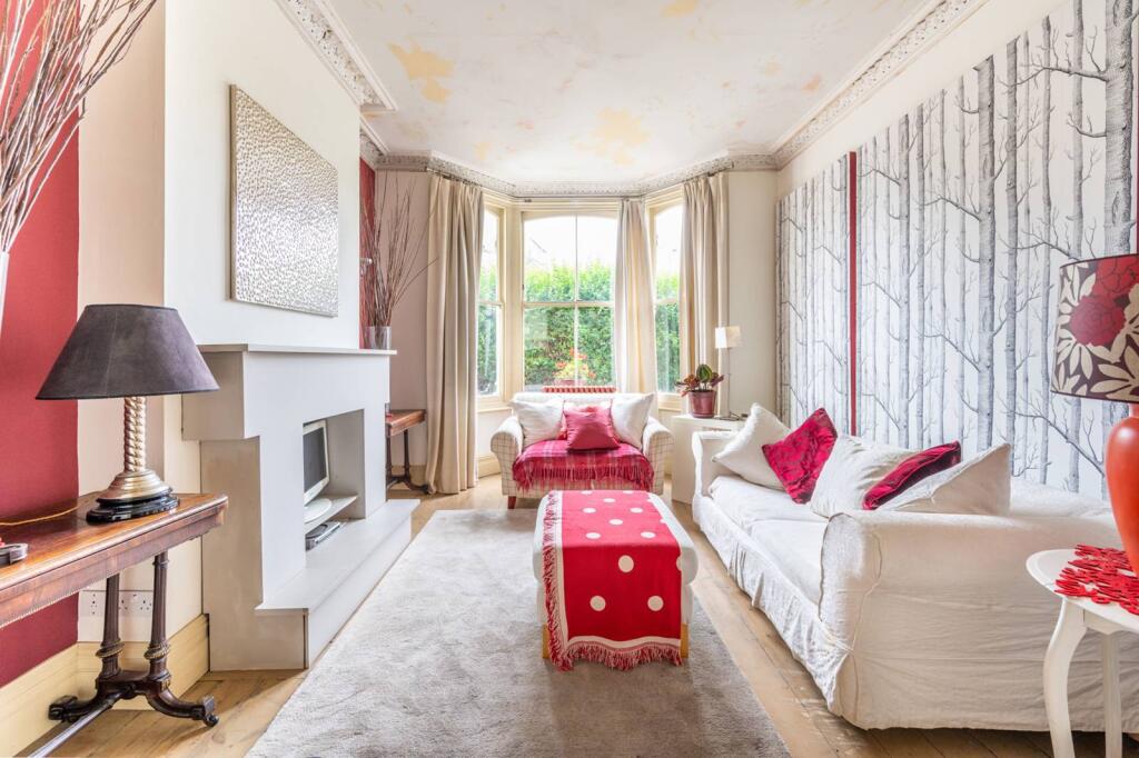 3 bed Detached for rent in London. From Foxtons - Willesden Green