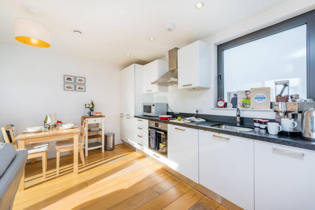 1 bed 1st Floor Flat for rent in London. From Foxtons - Willesden Green