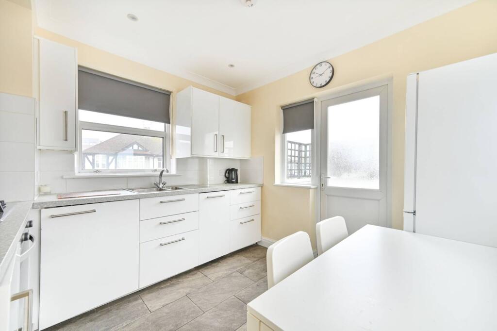2 bed Annexe for rent in London. From Foxtons - Willesden Green